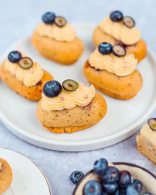 Berry Financier Cake