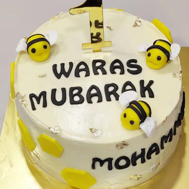 Honeybee Salted Caramel Cake