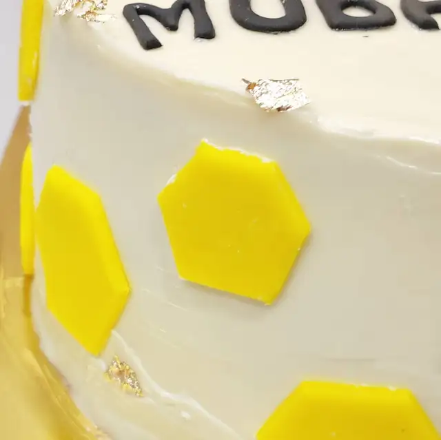 Honeybee Salted Caramel Cake