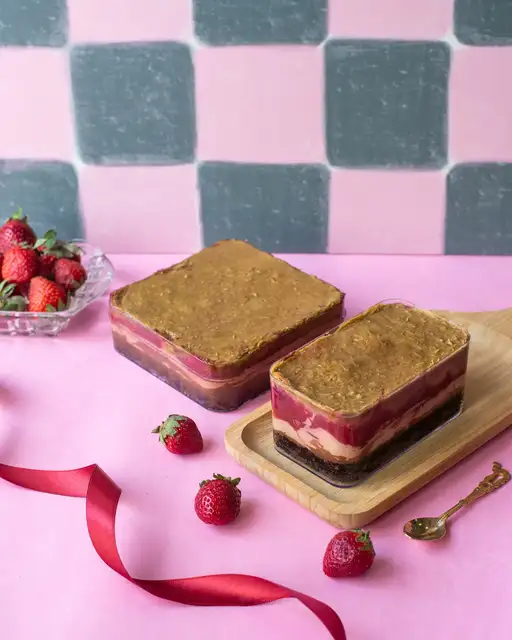 Strawberry Kunafa Dessert