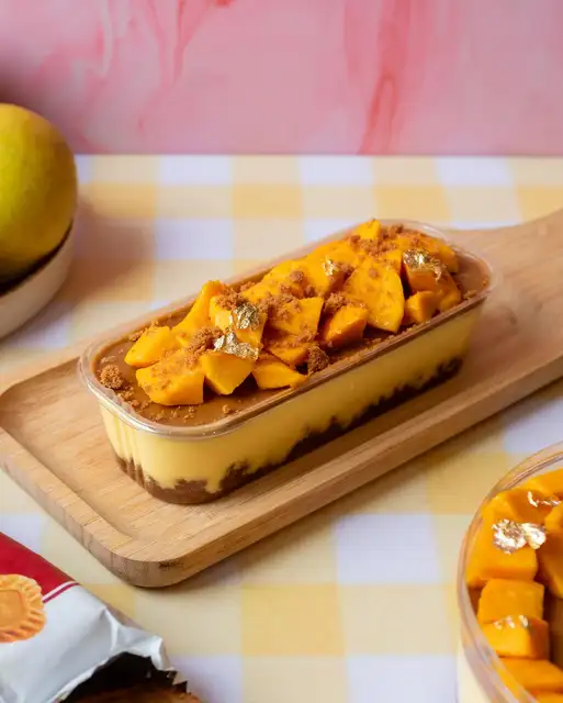 Mango Biscoff Cheesecake