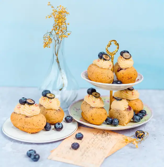 Berry Financier Cake